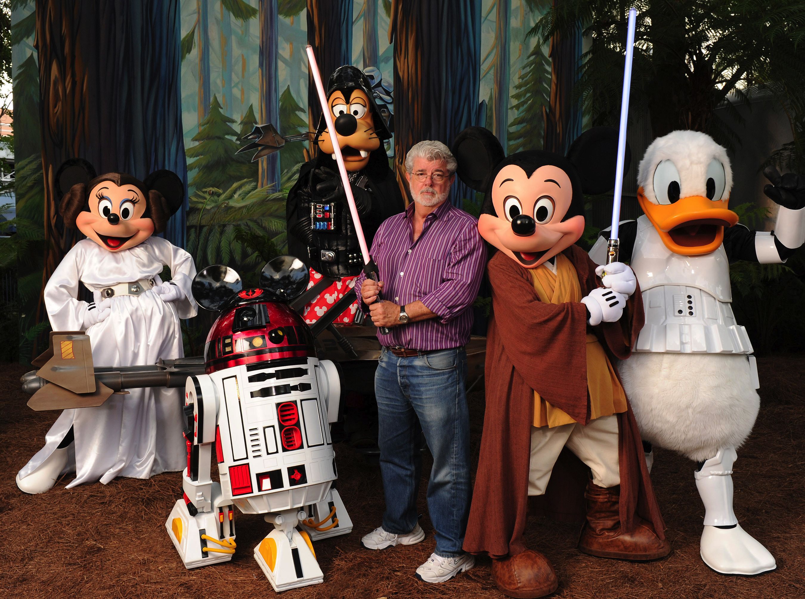StarWars El Salvador - George Lucas con todas las maquetas de Star Wars.