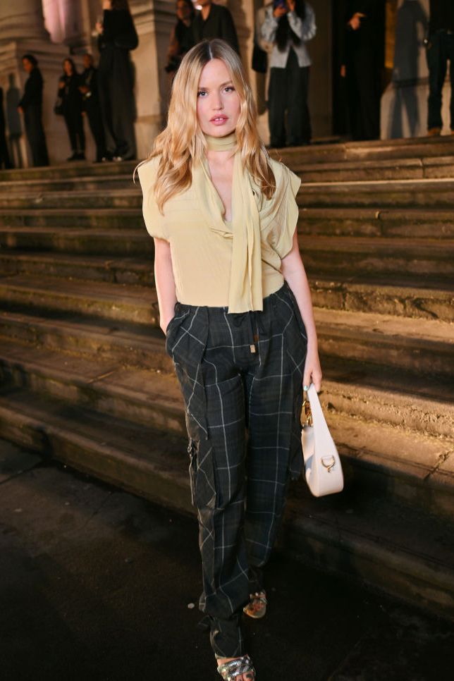 burberry winter 2025 show roaming arrivals