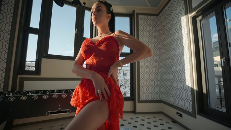 georgina rodríguez posa en uno de los hoteles pestana cr7, de cristiano ronaldo, en la serie de netflix, soy georgina