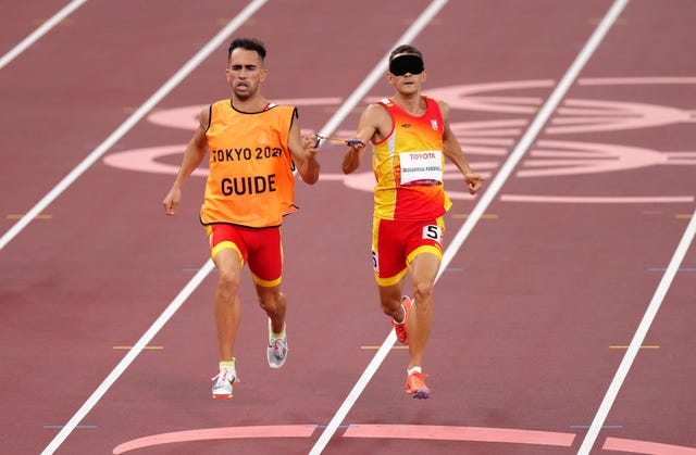 gerard descarrega y su guía guillermo rojo en la final de tokio 2020