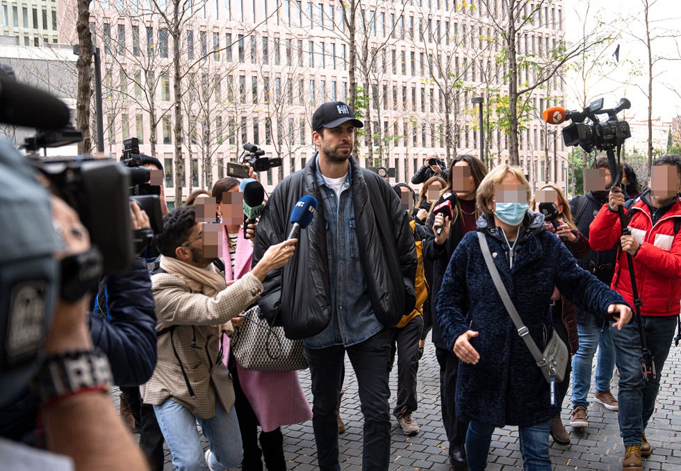 gerard piquÉ y shakira salen de los juzgados de barcelona tras reunirse con el juez sobre su acuerdo de custodia por sus hijos