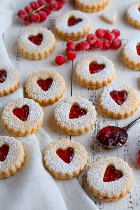 spitzbuben linzer cookies with hearts