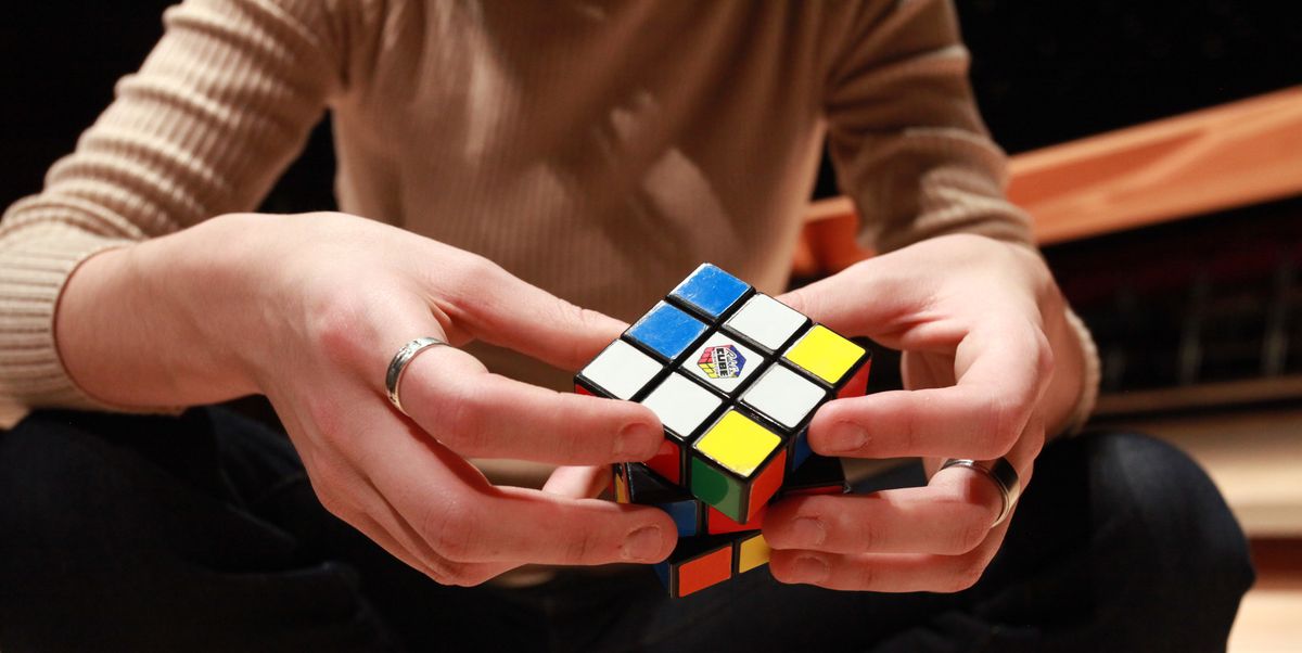 Игра следующий кубик. Кубик Рубика 15 на 15. Кубик Рубика 3х3 в руках. Эрне рубик. Кубик Рубика и Эрно рубик.