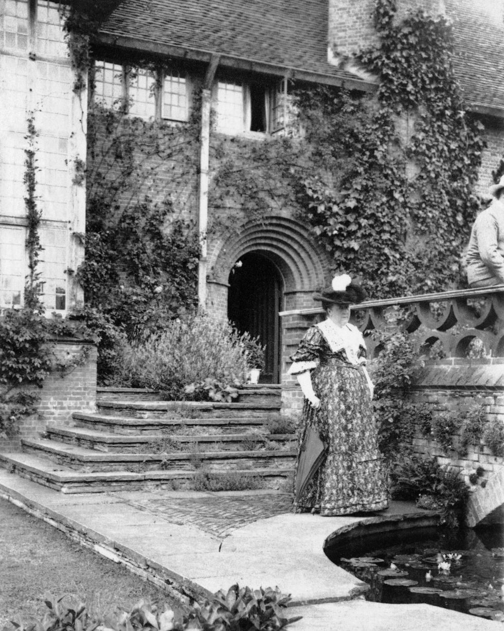 gertrude jekyll 1843 1932, english garden designer, at deanery garden, sonning, berkshire, c1901 the deanery or deanery garden is a house designed by sir edwin lutyens in sonning, berkshire sir edwin lutyens built the house for edward hudson, owner of country life, in 1901 the garden was an example of his collaboration with gertrude jekyll she is pictured beside the terrace bridge in the garden artist maxwell lyte photo by english heritageheritage imagesgetty images