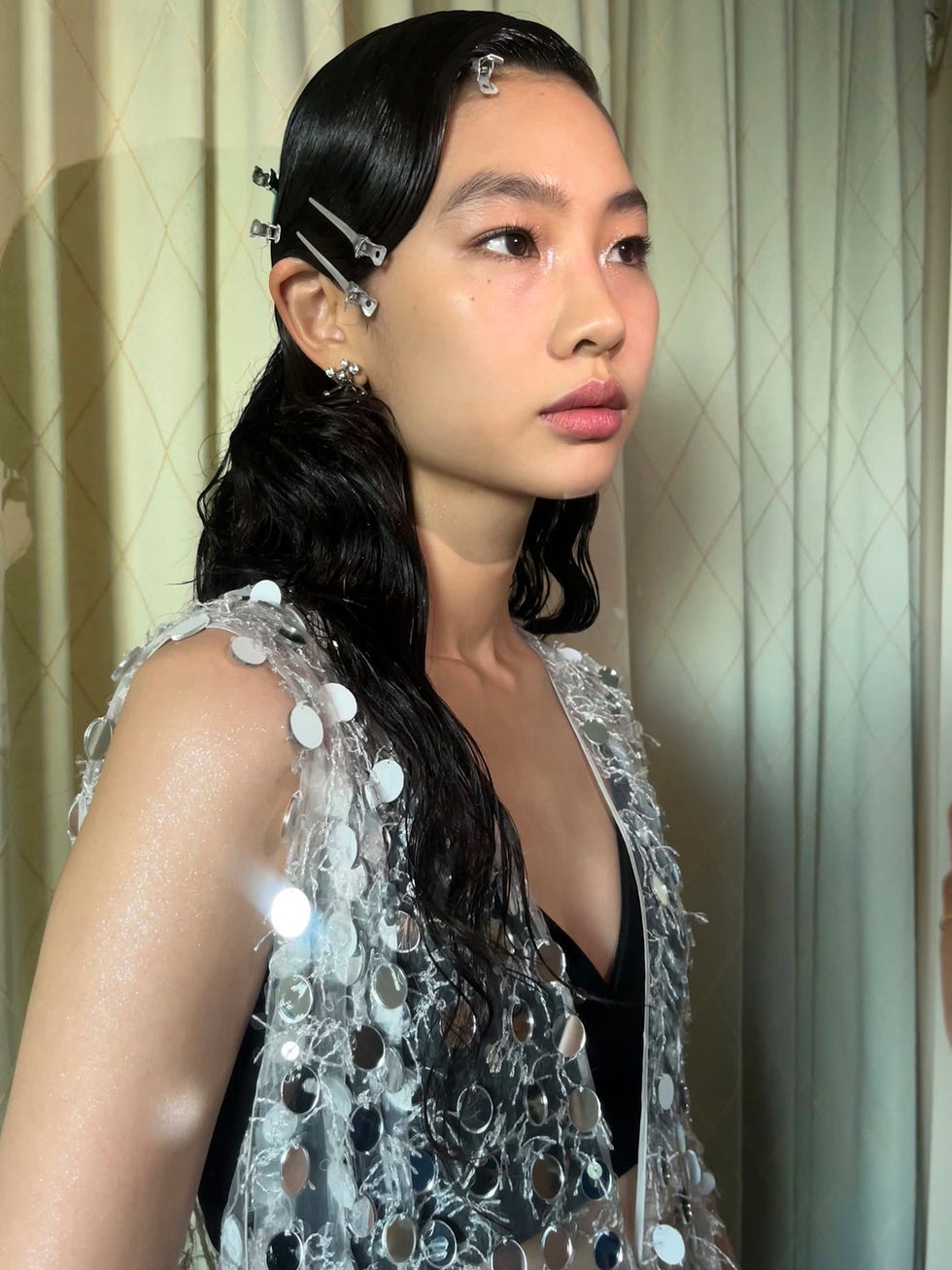 hoyeon jung louis vuitton voyager show