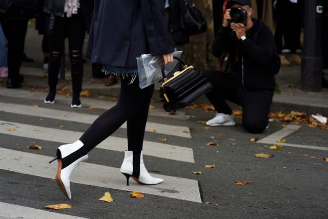 Street fashion, Footwear, Leg, Tights, Fashion, Shoe, Pedestrian, Human leg, Infrastructure, Street, 