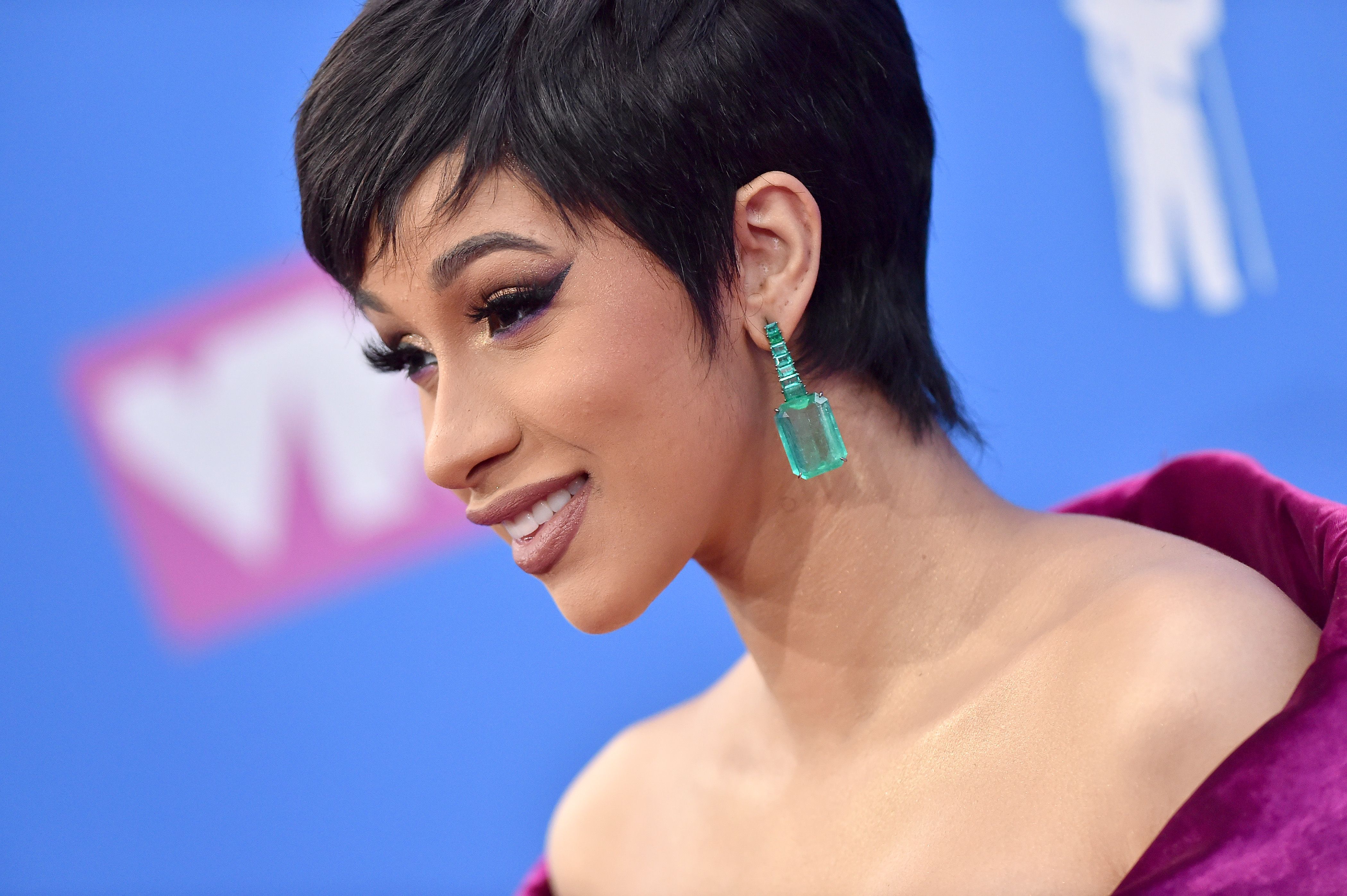 Cardi B Surprises Crowd With First Performance As a New Mom Cardi B Surprises Crowd With First Performance As a New Mom