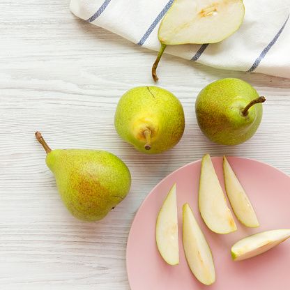 fresh pears on white wooden background from above, overhead view, flat lay