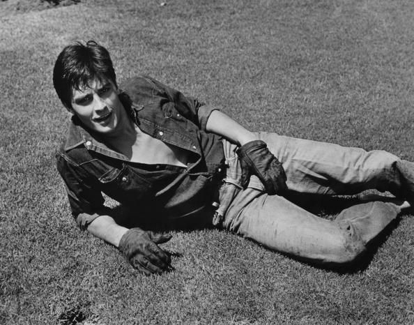 アラン・ドロンの輝かしい時代を振り返る。若い頃の象徴的な写真
