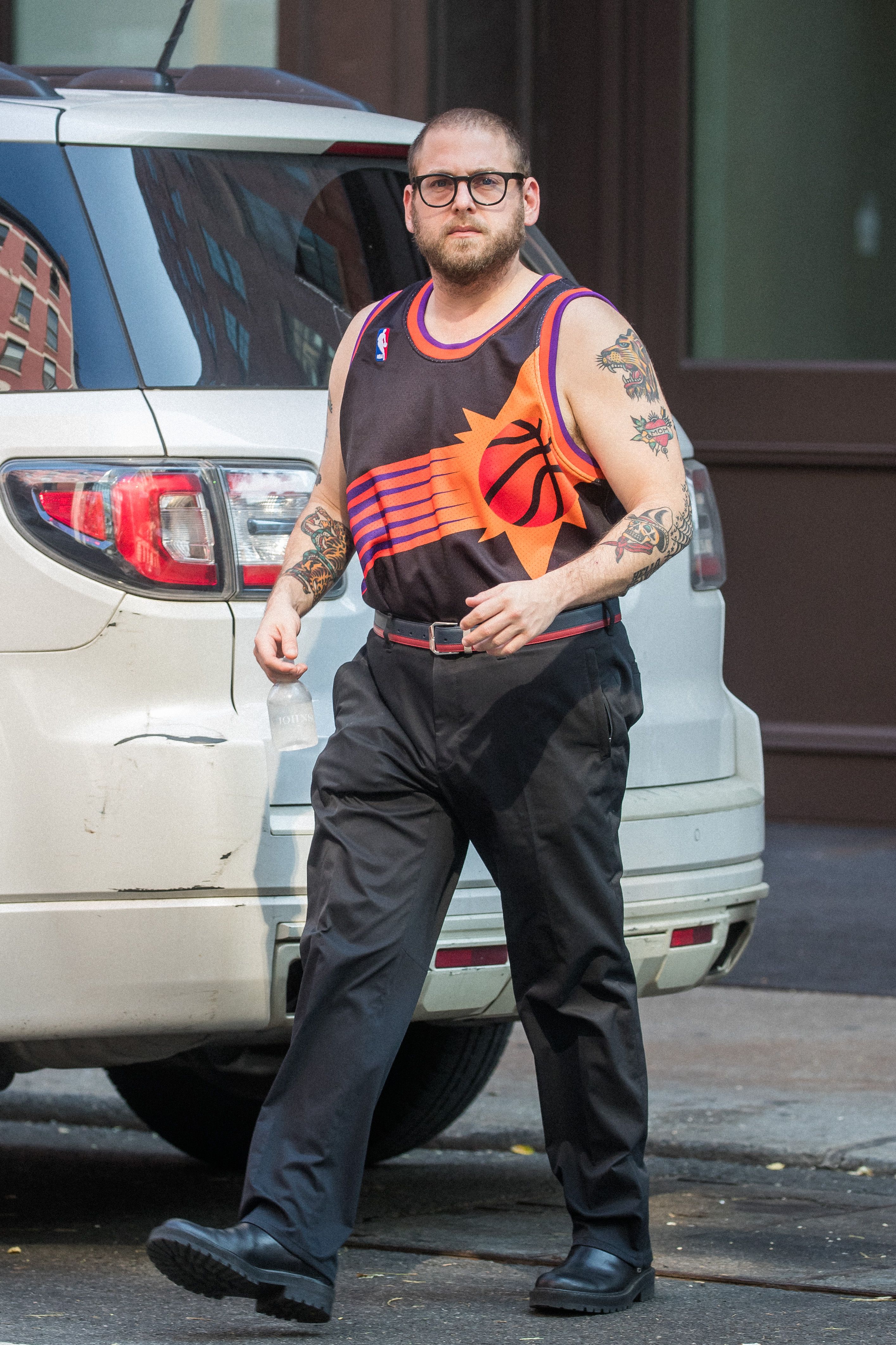 Jonah Hill shows off his guns in Phoenix Suns jersey tucked into