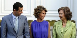 syrian president bashar al assad l and his wife asma c speak with spanish queen sofia before a dinner at zarzuela palace in madrid on july 4, 2010 al assad arrived in spain on july 4 for a two day official visit that follows a tour of latin america   afp photo  dominique faget photo credit should read dominique fagetafp via getty images