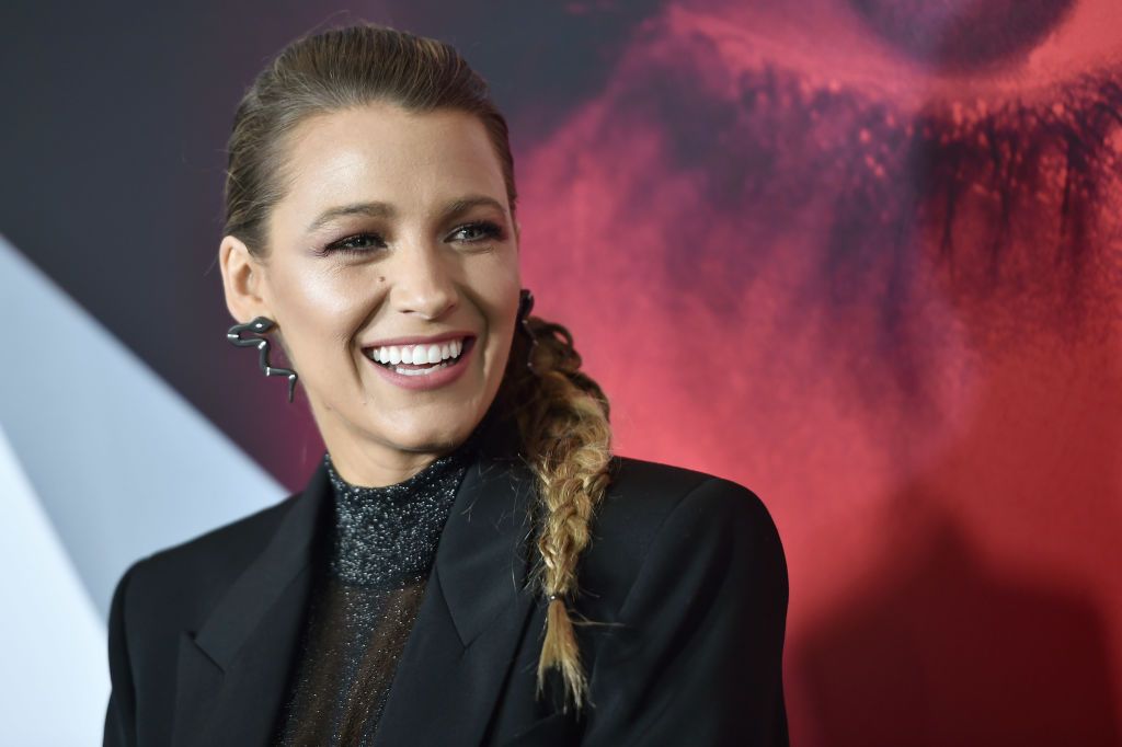 Blake Lively loves her earrings so much she dedicated an entire Instagram  photo to them - HelloGigglesHelloGiggles