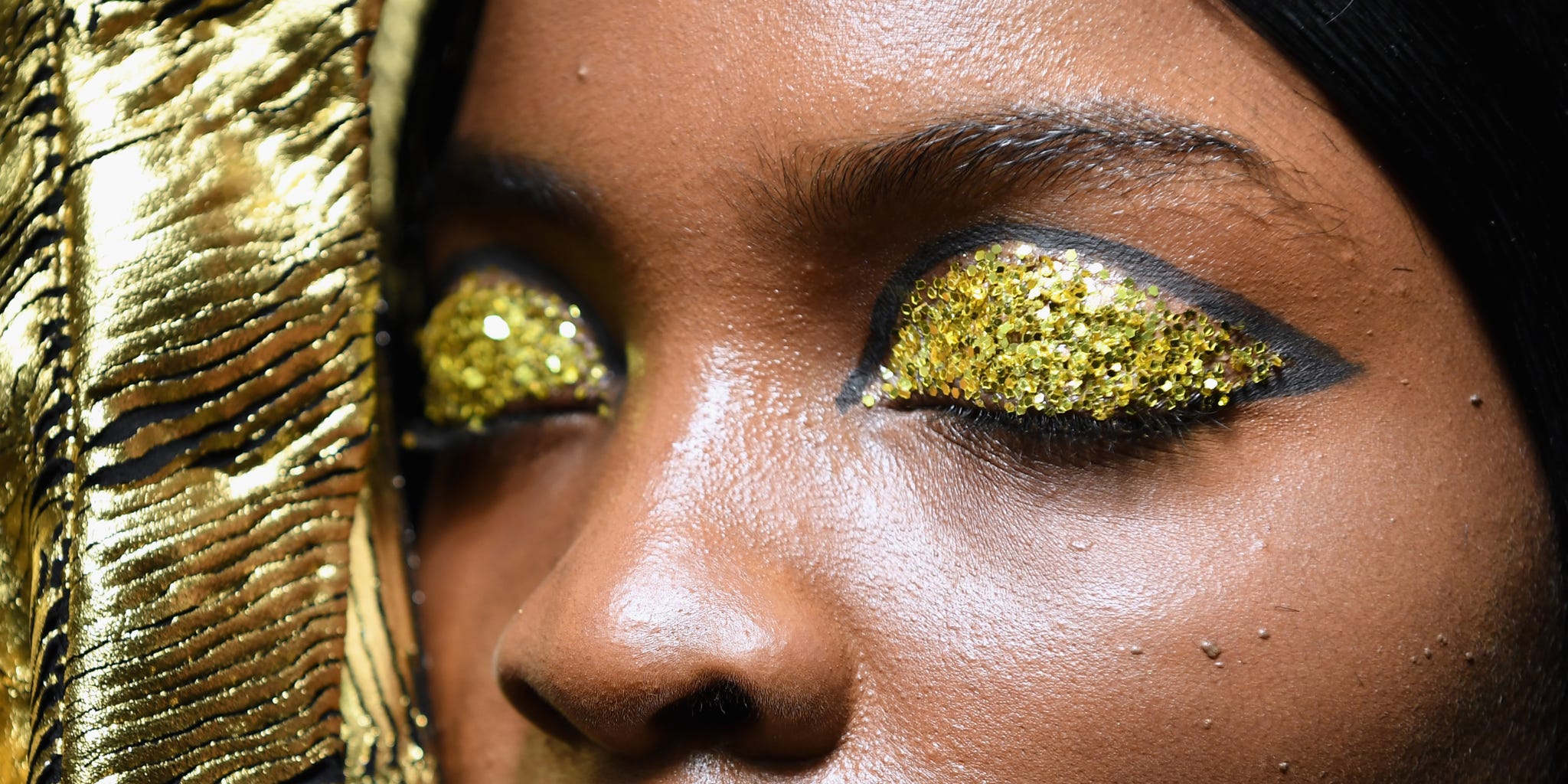 How to wear gold makeup