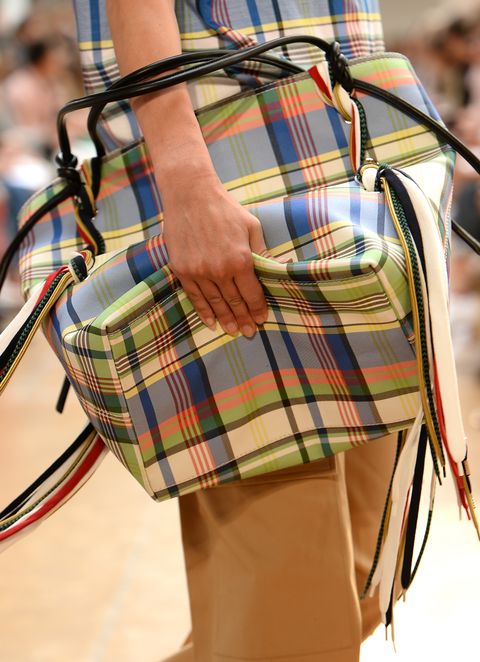 Tartan, Bag, Plaid, Pattern, Handbag, Design, Fashion, Textile, Fashion accessory, Street fashion, 