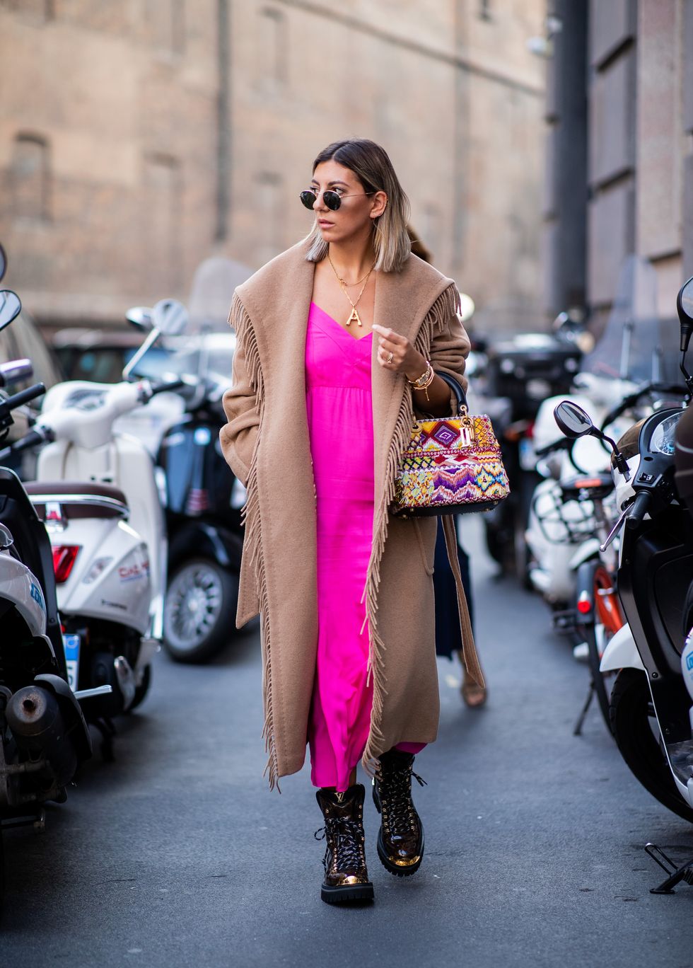 como combinar abrigo camel vestido rosa expertas moda