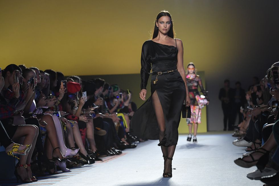 Emily Ratajkowski returns to the runway for Versace