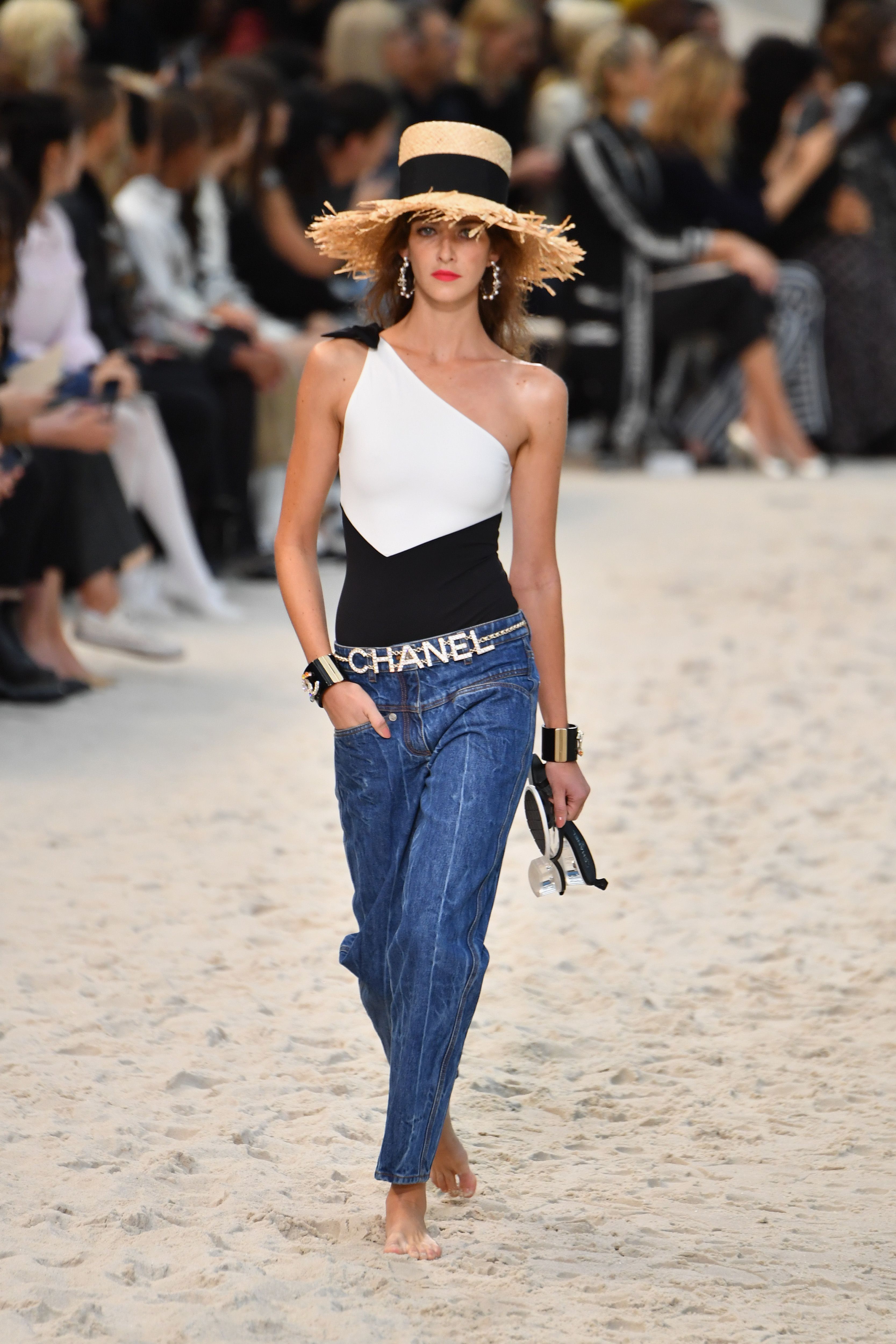 CHANEL 2019 19S Chanel by the Sea Runway 'CHA NEL' White Shirt 34
