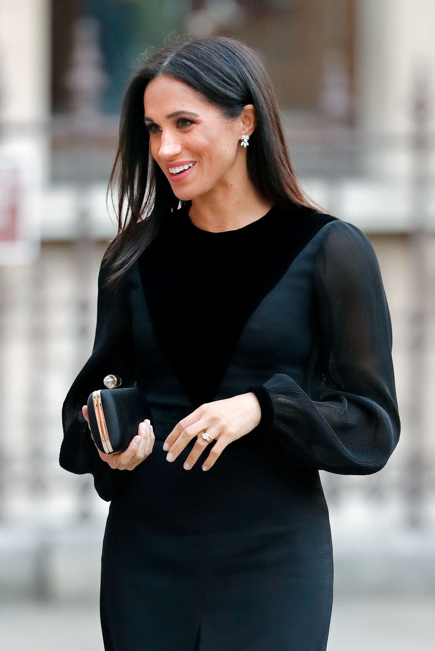 Grazia - MEGHAN MARKLE ha indossato un look fotocopia del 2018: una  bellissima gonna in pelle BOSS. Prima verde bosco e ora bordeaux: voi in  quale nuances la preferite? ➡️