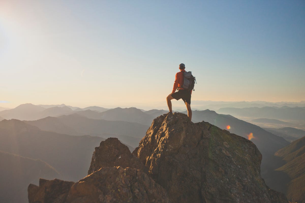 7 accessori per una escursione in montagna: cosa non deve mancare