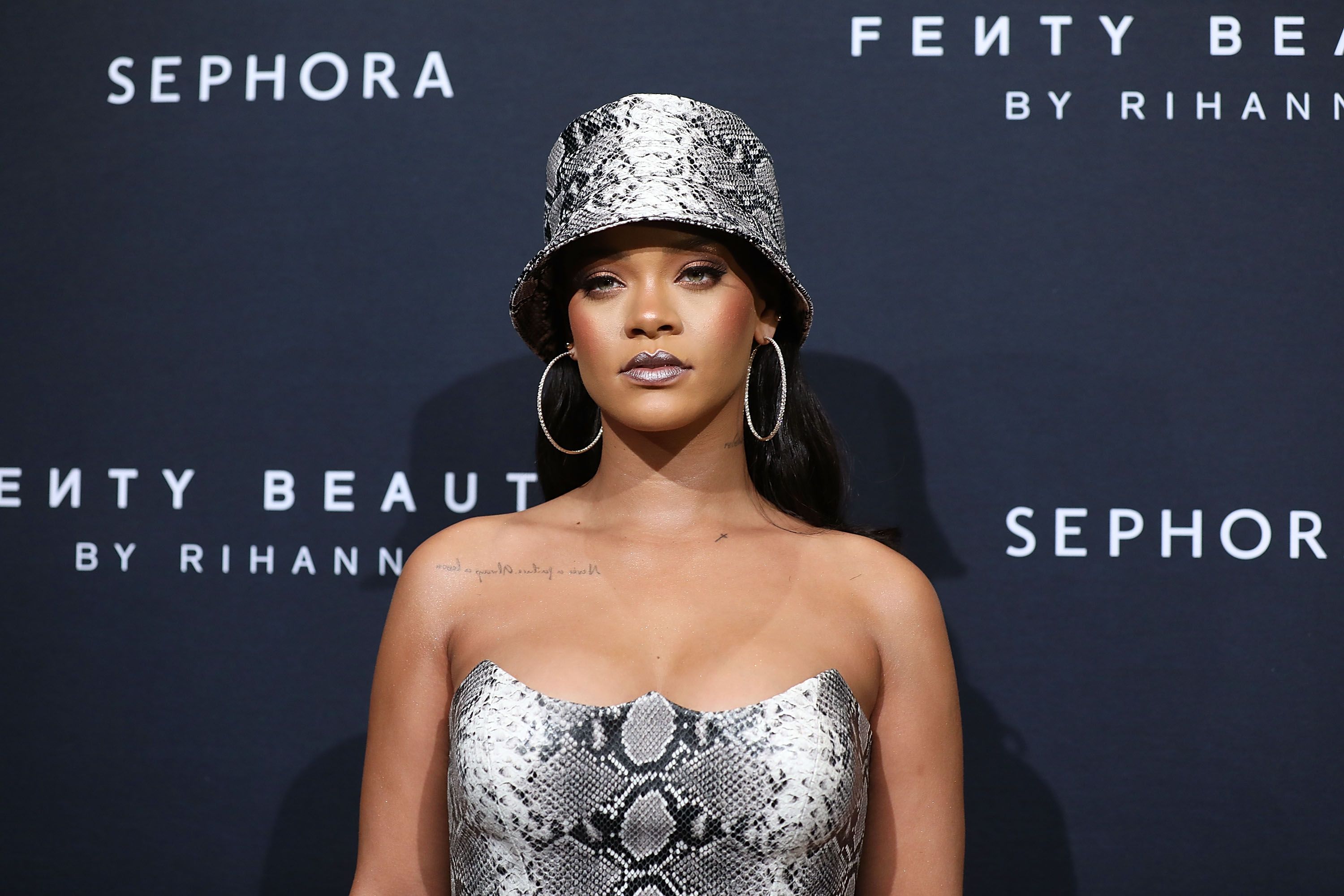 Rihanna May Be Pursuing A Fashion Line of Her Own