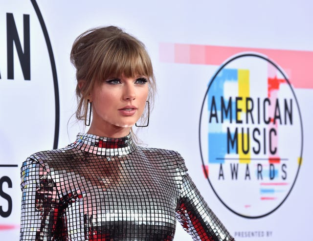 Taylor Swift Walked the 2018 AMAs Without Joe Alwyn – Taylor Swift 2018 ...