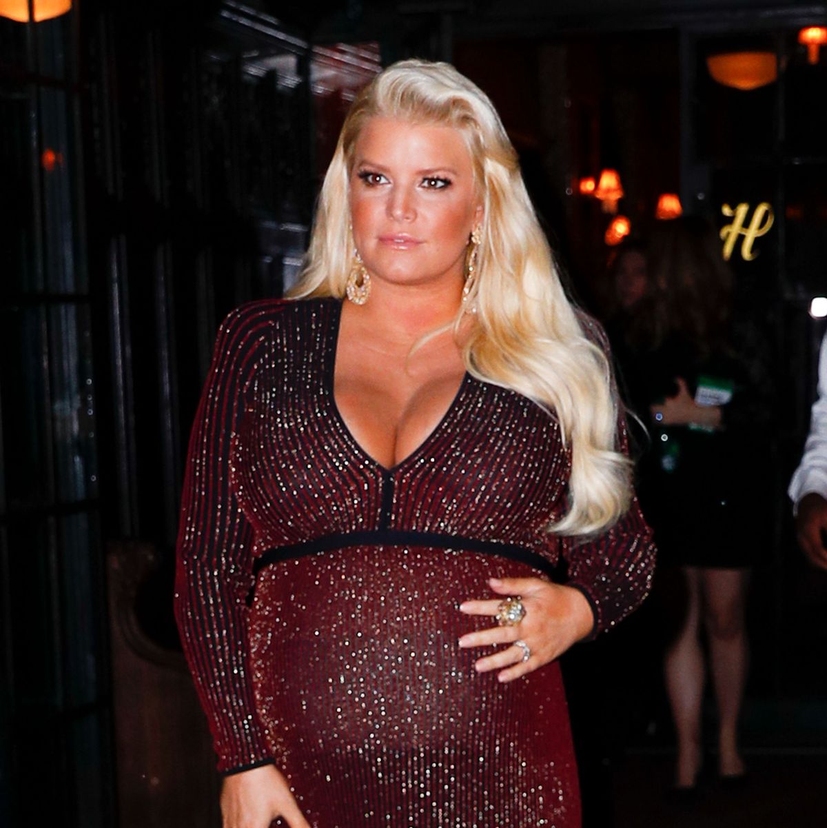 Jessica Simpson gets nude for Elle, reveals baby's sex