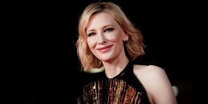 Cate Blanchett goes from blonde to brunette