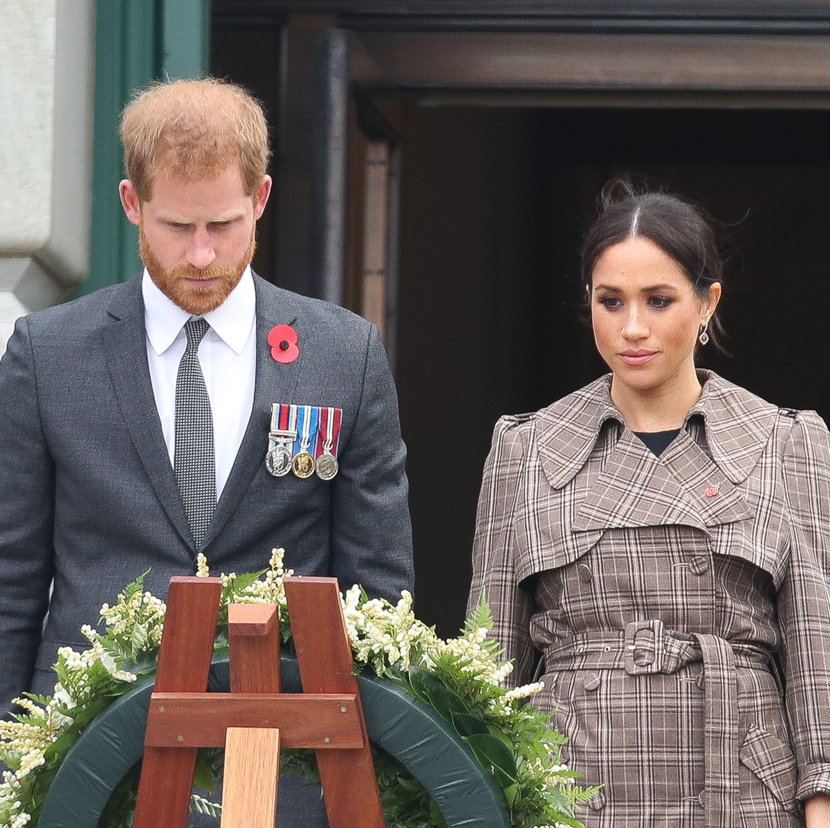 wellington, new zealand   october 28  prince harry, duke of sussex and meghan, duchess of sussex laying wreath at the national war memorial on october 28, 2018 in wellington, new zealand the duke and duchess of sussex are on their official 16 day autumn tour visiting cities in australia, fiji, tonga and new zealand  photo by chris jacksongetty images