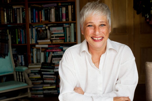 Tips for Covering Gray Hair With Lowlights