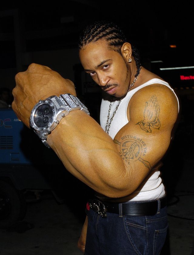 Ludacris แสดงนาฬิกาของเขาซึ่งเต็มไปด้วยเพชร