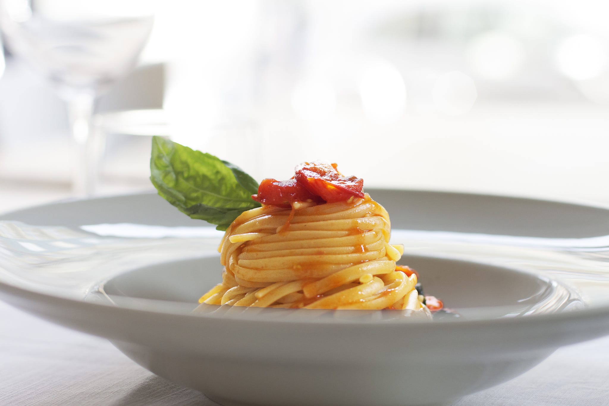 I trucchi per fare la pasta al pomodoro con un tocco gourmet che stupirà  tutti