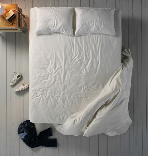 White, Bed sheet, Bedding, Product, Textile, Wall, Linens, Room, Furniture, Duvet, 