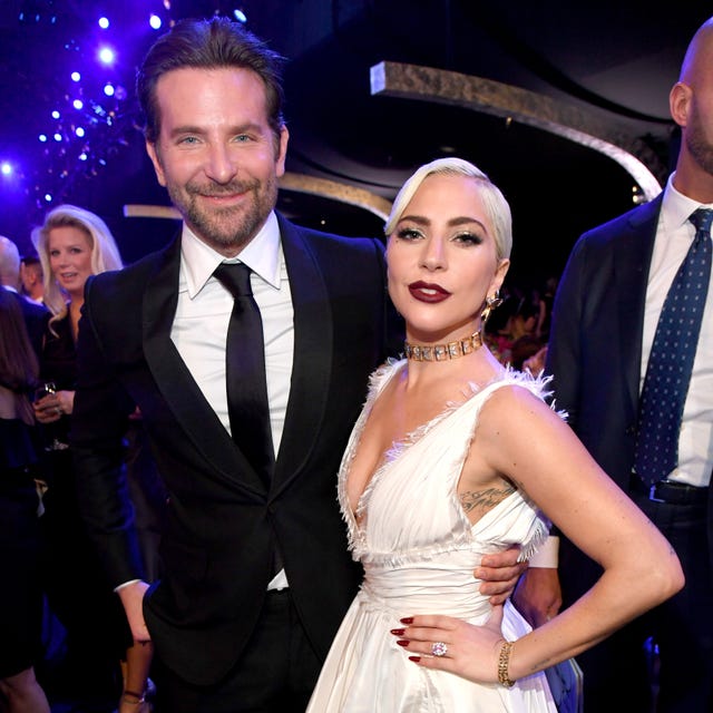 Брэдли купер и леди гага песня. Брэдли Купер и Гага. Lady Gaga & Bradley Cooper - shallow церемония награждения. Леди Гага и мать Брэдли Купера. Леди Гага и Бредли Купер шалоу.