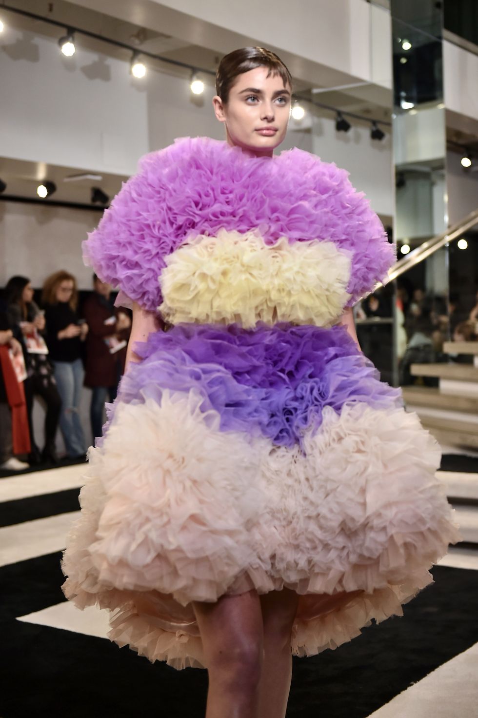 【紐約時裝週】東京鬼才設計師的「巨大花裙」席捲紐約！Marc Jacobs、明星超模、女神卡卡都超愛他！