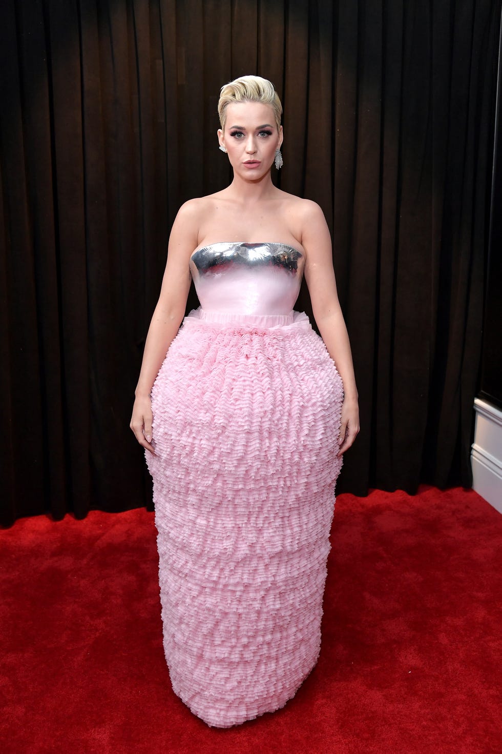 katy perry alfombra roja de los grammys 2023