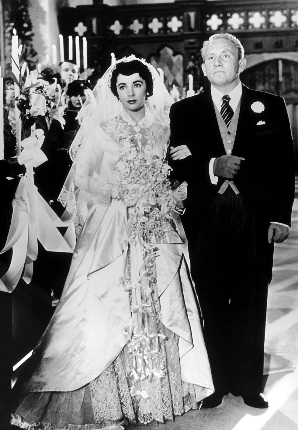 elizabeth taylor y spencer tracy en 'el padre de la novia', 1950 ellees