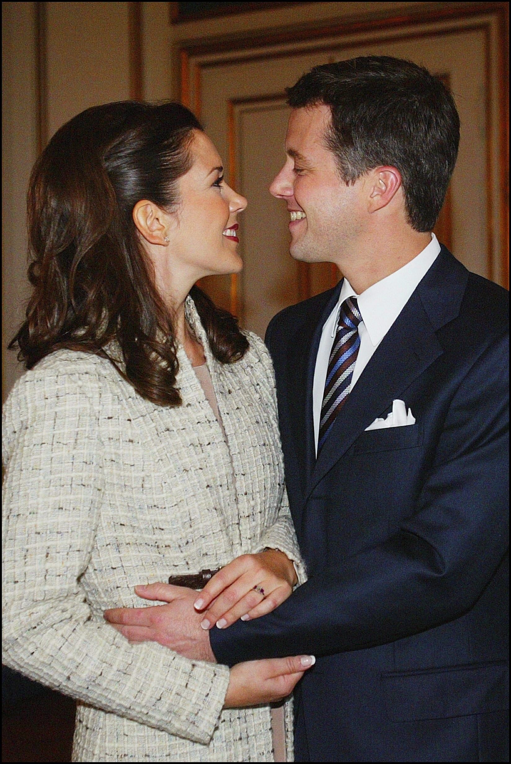 denmark   october 08  mary elizabeth donaldson and crown prince frederik in fredensborg, denmark on october 08, 2003  photo by eric traversgamma rapho via getty images