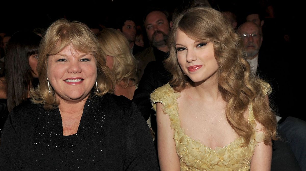 Inside Taylor Swift’s Mom’s Cancer Battle