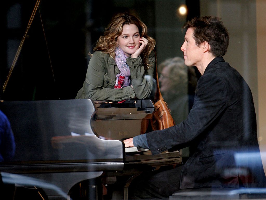 drew barrymore and hugh grant during drew barrymore and hugh grant on location for music and lyrics by april 4, 2006 at midtown in new york city, new york, united states photo by james devaneywireimage