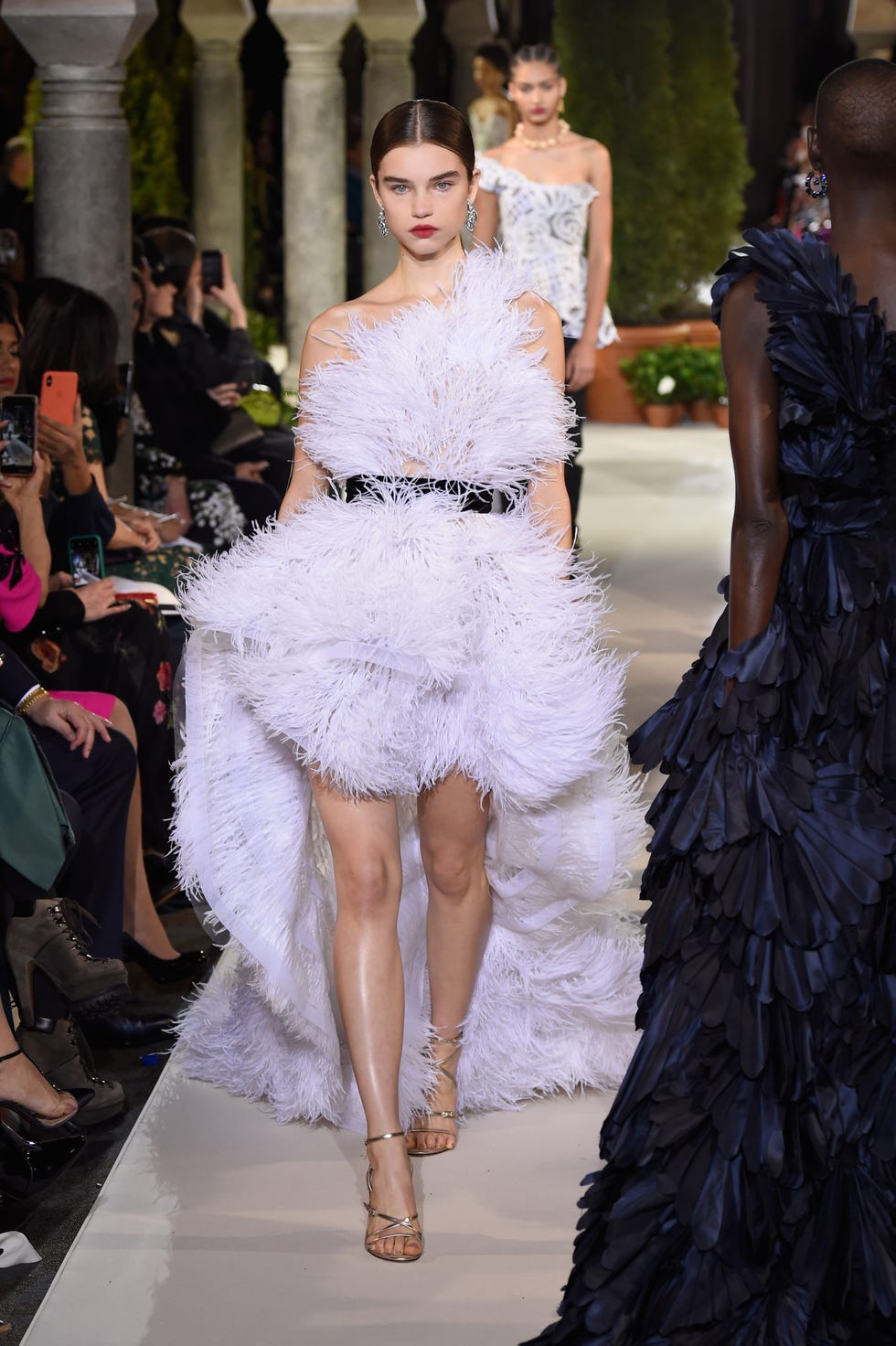 Fashion model, Fashion, Haute couture, Clothing, Shoulder, Dress, Fashion show, Runway, Event, Waist, 