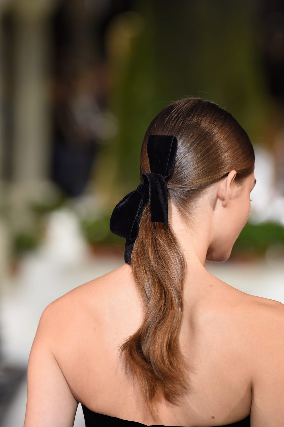 Hair, Hairstyle, Shoulder, Beauty, Chignon, Long hair, Back, Bun, Dress, Brown hair, 