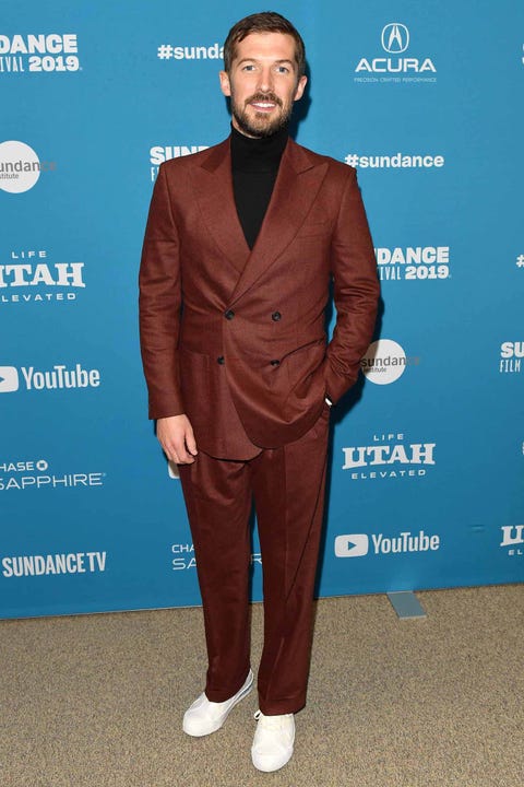 Suit, Carpet, Formal wear, Pantsuit, Outerwear, Tuxedo, Red carpet, Premiere, Flooring, 