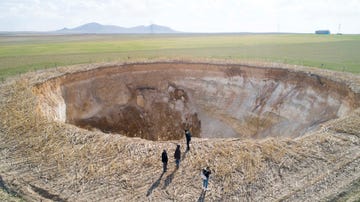 toenemend grondwatergebruik veroorzaakte een zinkgat bij konya in turkije