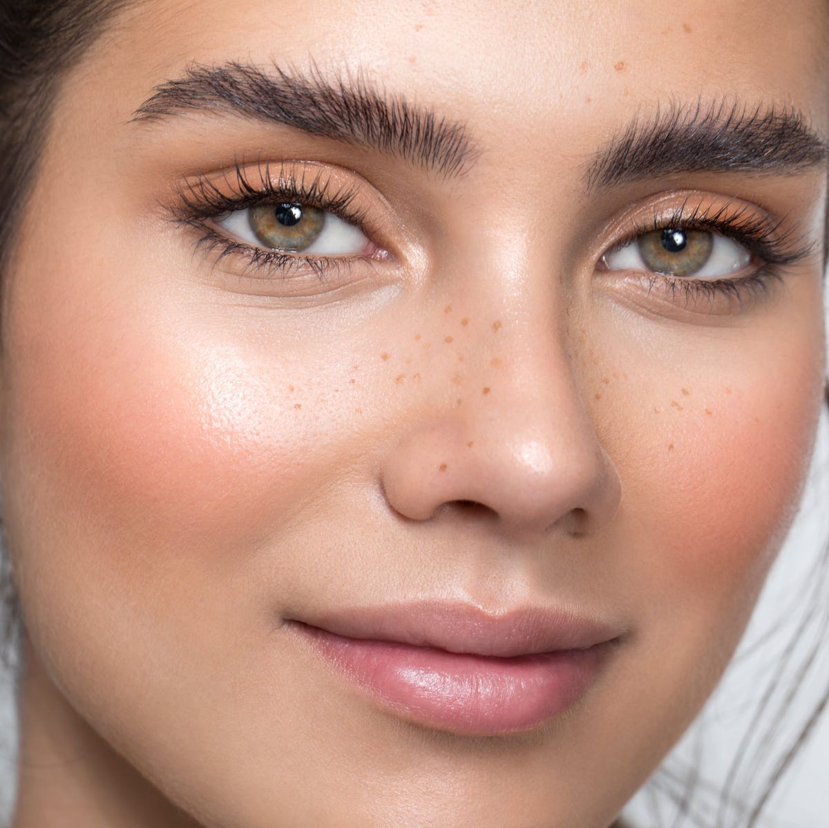 How To Do Fake Freckles In Three Steps, According To Makeup Artists