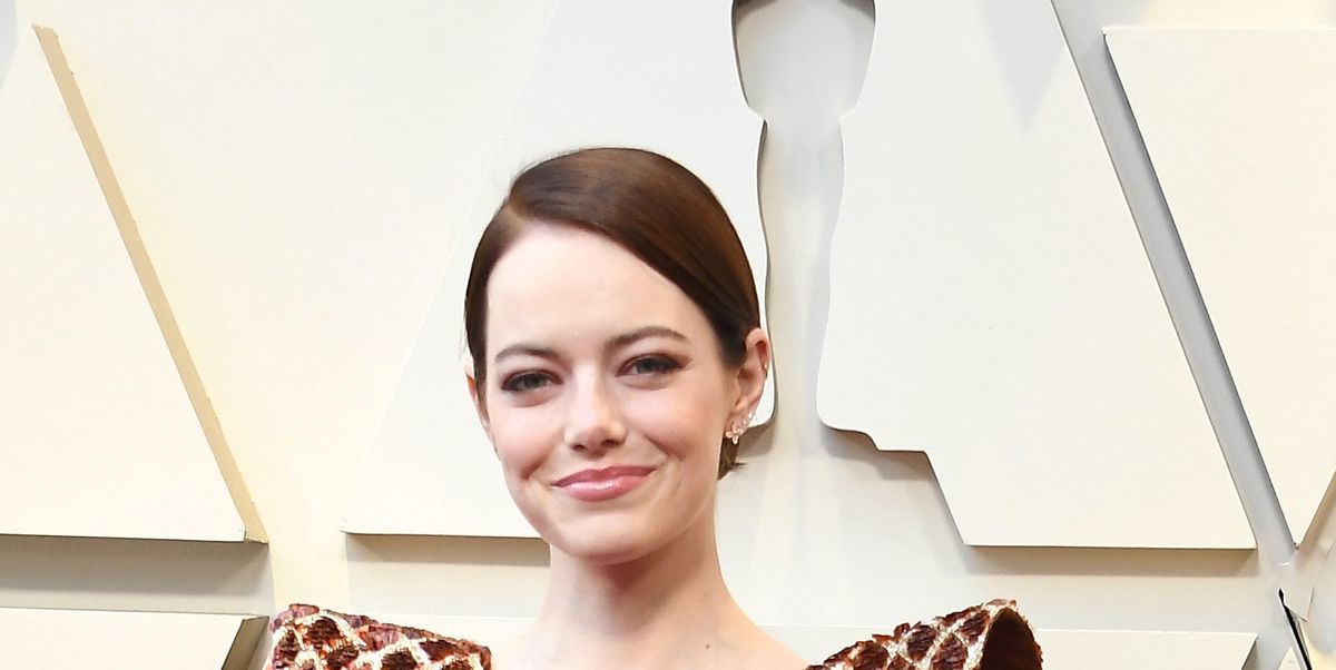 Emma Stone Wore Gold Louis Vuitton Dress to Oscars 2019 Red Carpet - Best  Twitter Reactions