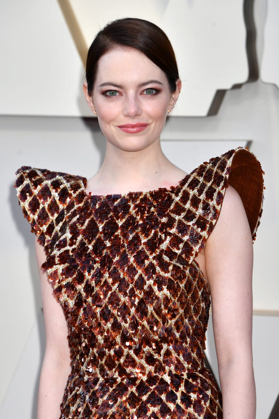 Emma Stone In Louis Vuitton Is A Sharp-Shouldered Goddess At The Oscars ...