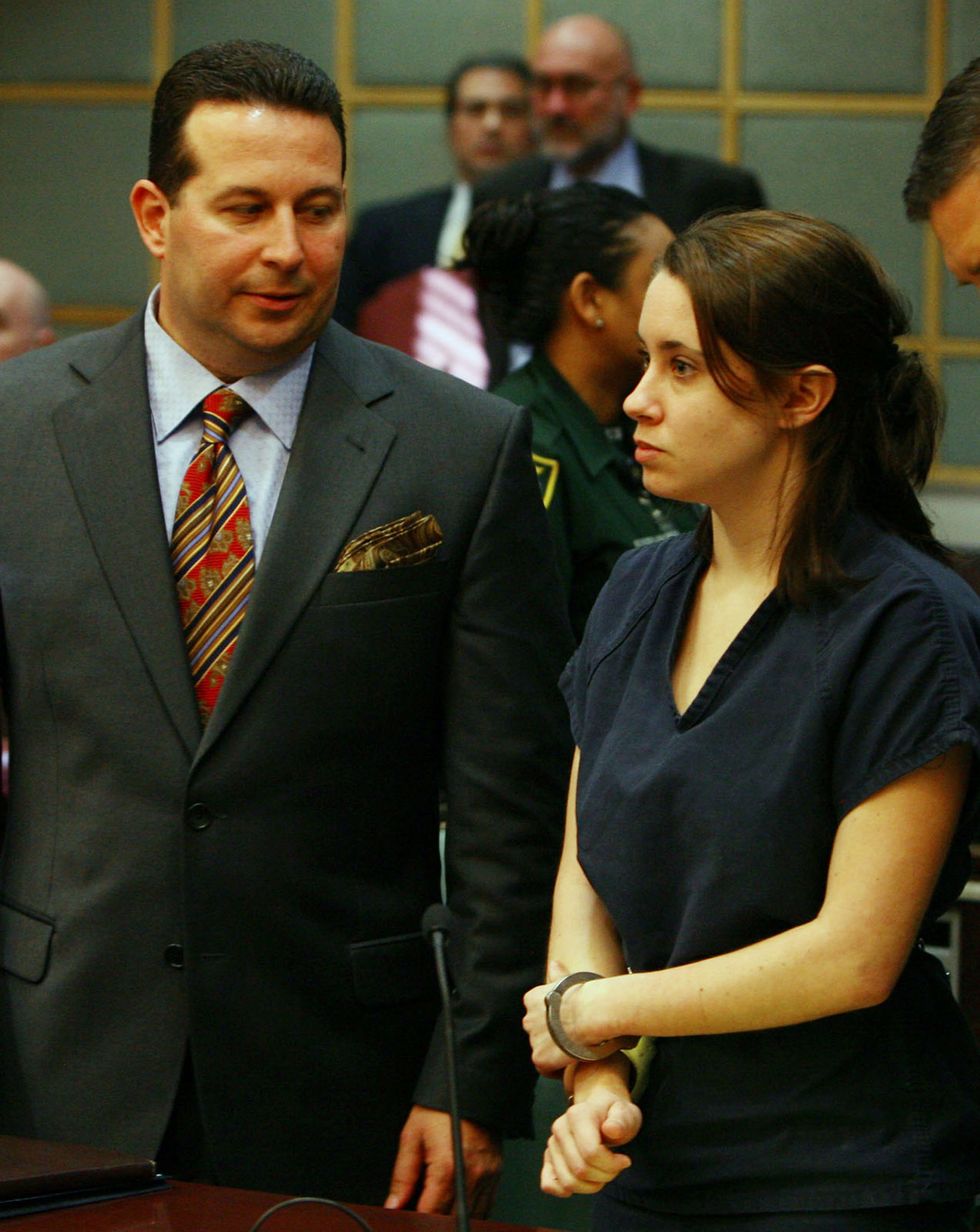 Casey Anthony (R) stands with attorney Jose Baez in court on January 8, 2009
