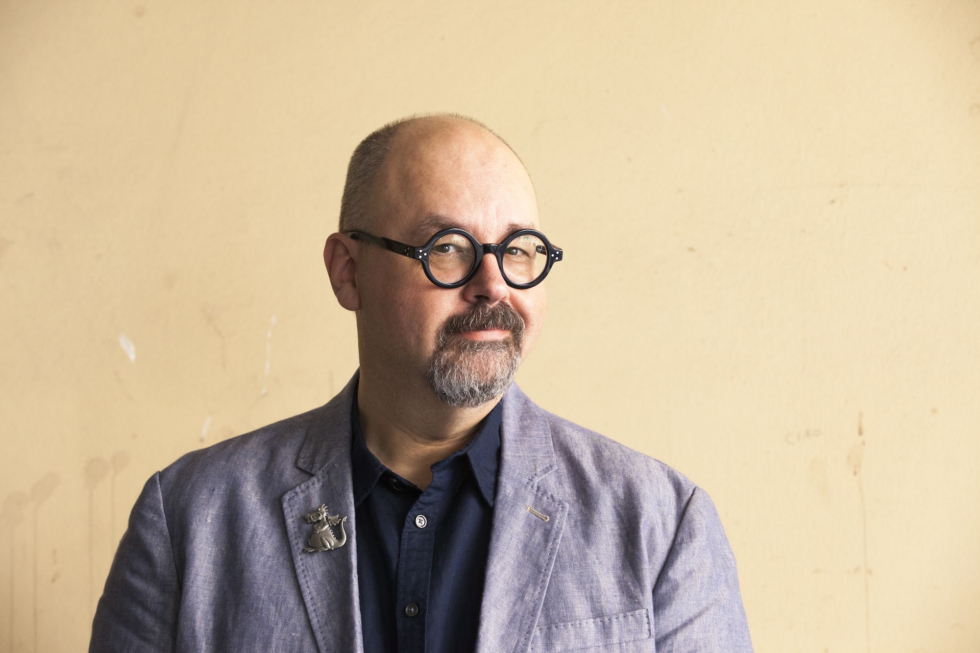 Carlos Ruiz Zafon è morto: lo scrittore spagnolo de L'ombra del vento aveva  55 anni. Era malato di cancro