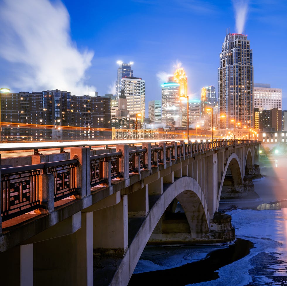 shot across the frozen mississippi river during the 2019 polar vortex in minneapolis, minnesota, americacentral avenue bridge left