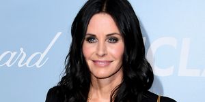 courteney cox attends the 2019 hollywood for science gala